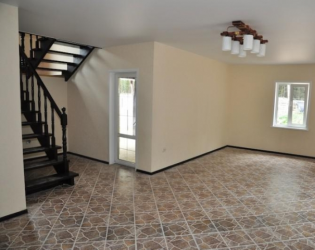 Натяжной потолок в коттедже